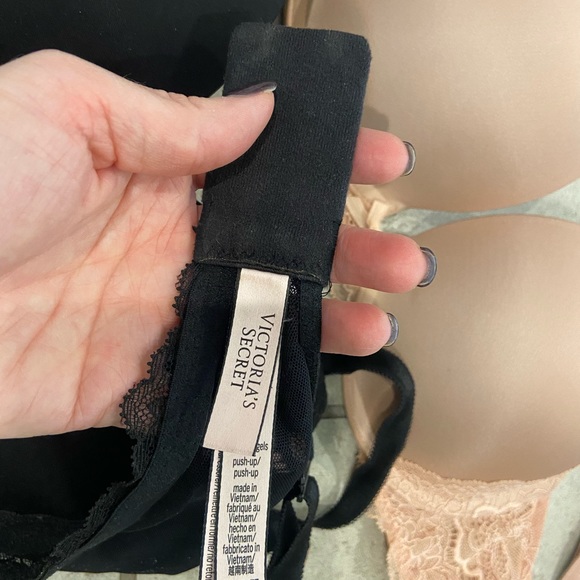 Victorias Secret Dream Angels lace push-up bra, 34D - Picture 2 of 3